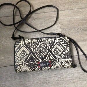 Sakroots Large Smartphone Crossbody Wristlet Wallet in Jet Brave Beauti
